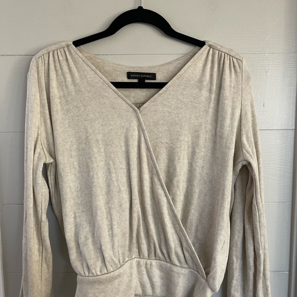 Banana Republic | Oatmeal Heather Cross Over Sweater Size Small - Picture 2 of 16